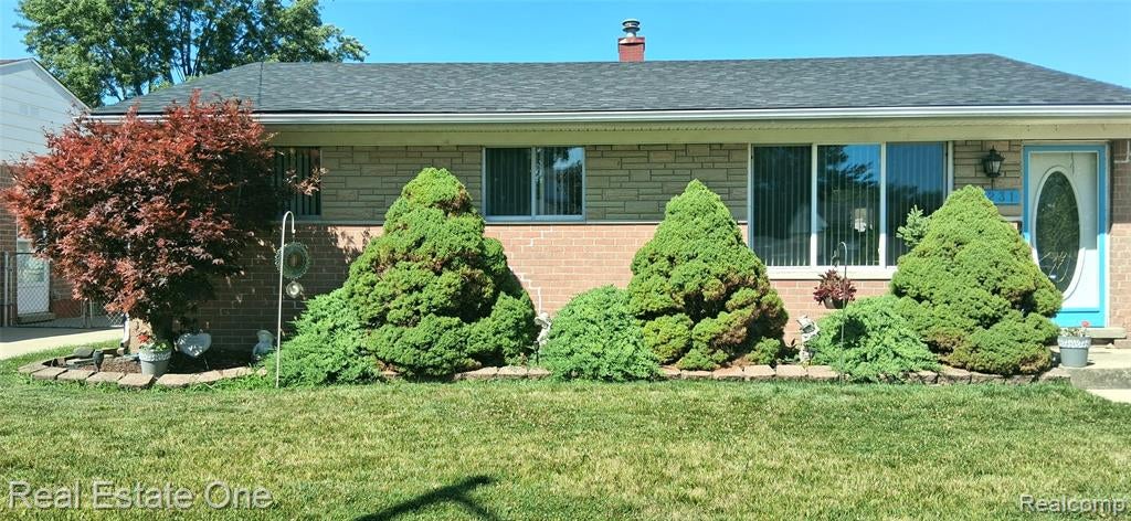 23231 Glenbrook Street — photo
