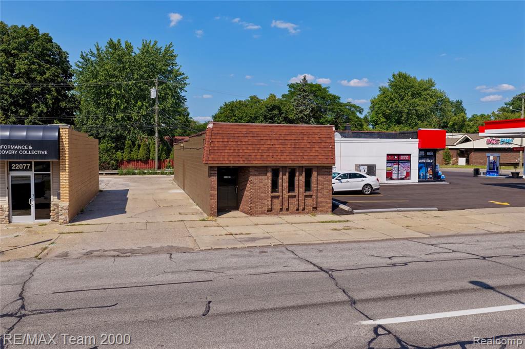 22087 Outer Drive — photo