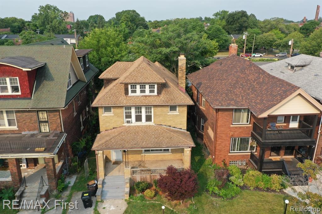 7455 Churchill Street — photo