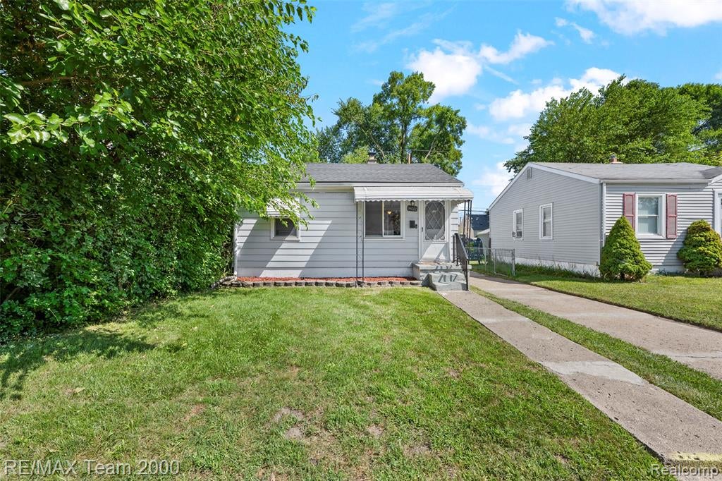 34080 Harroun Street — photo