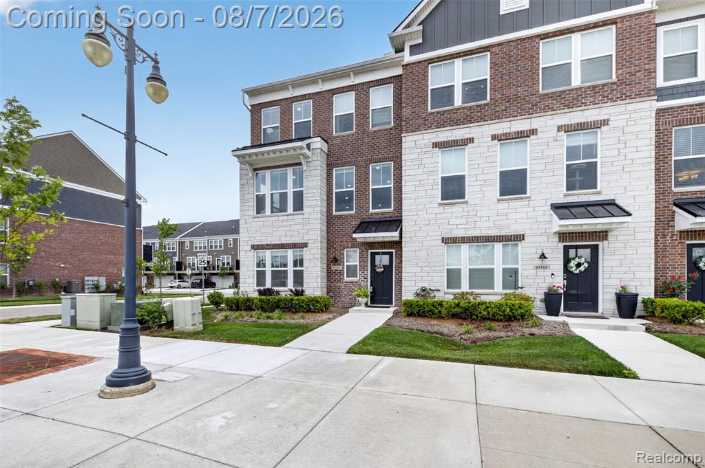 43160 Atwood Avenue 10 — photo