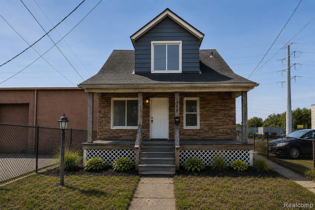 329 W Muir Avenue — photo