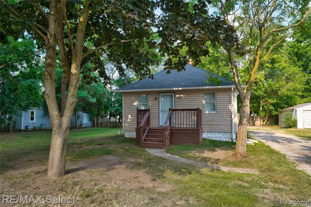 2046 Lambden Road — photo