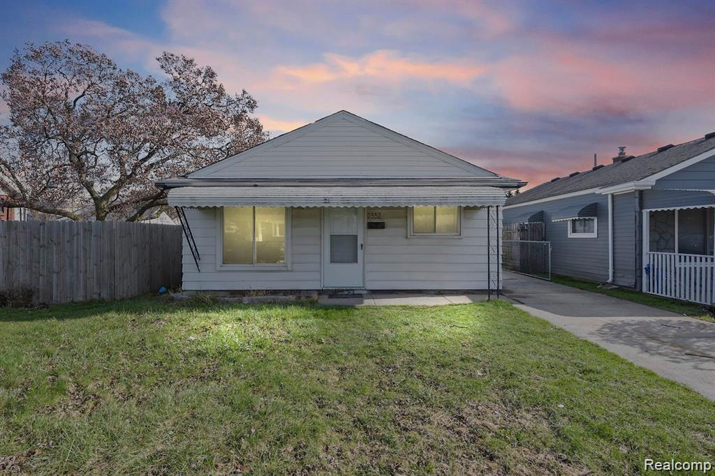 2552 Emogene Street — photo