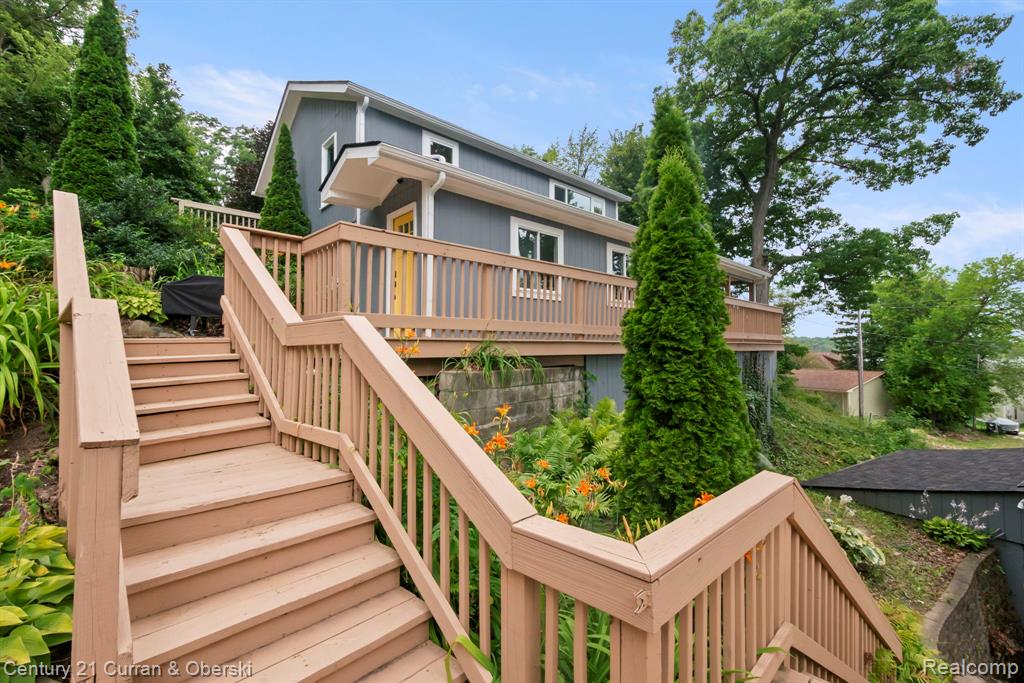 10492 Lake Shore Drive — photo