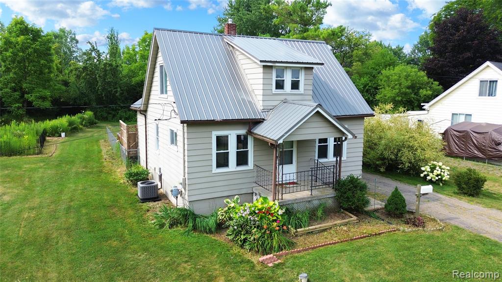 6355 W Court Street — photo
