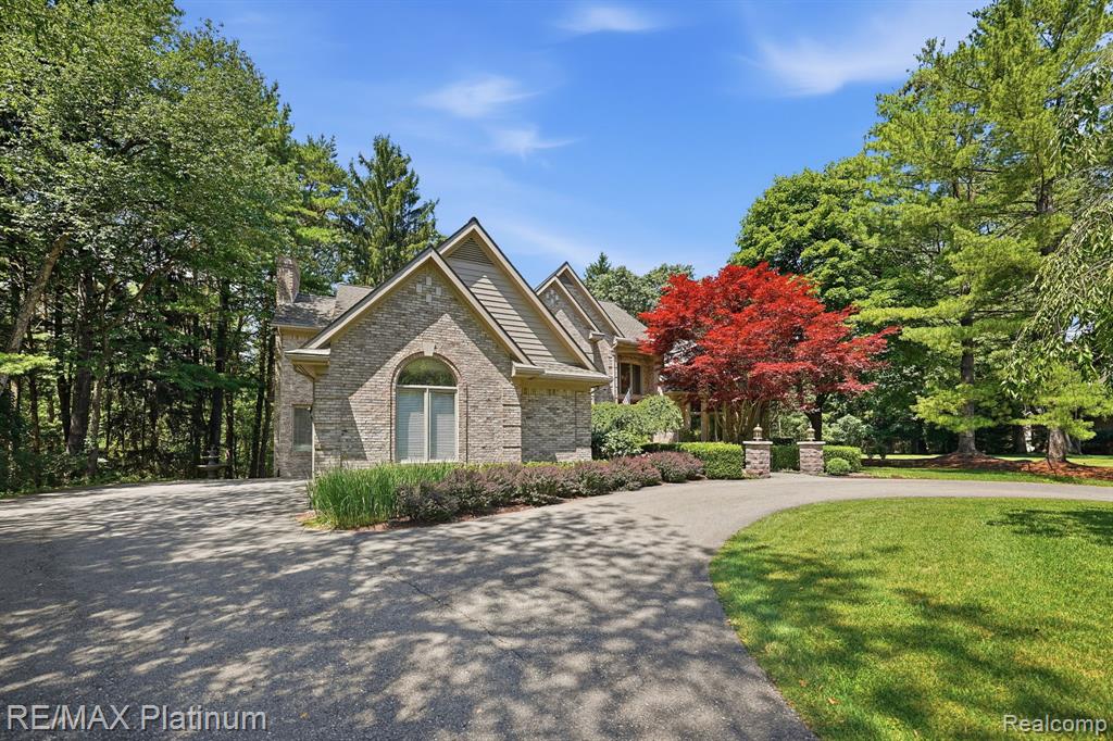 5458 Lake Ridge Drive, Brighton, MI 48116 — photo 2