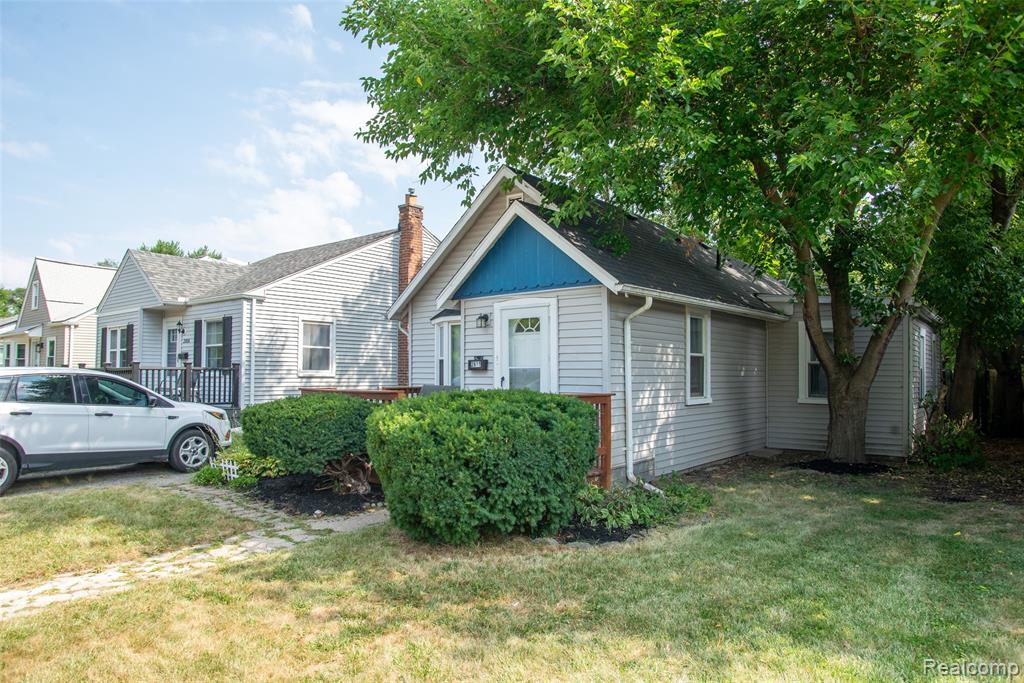 2814 Crooks Road, Royal Oak, MI 48073 — photo 2