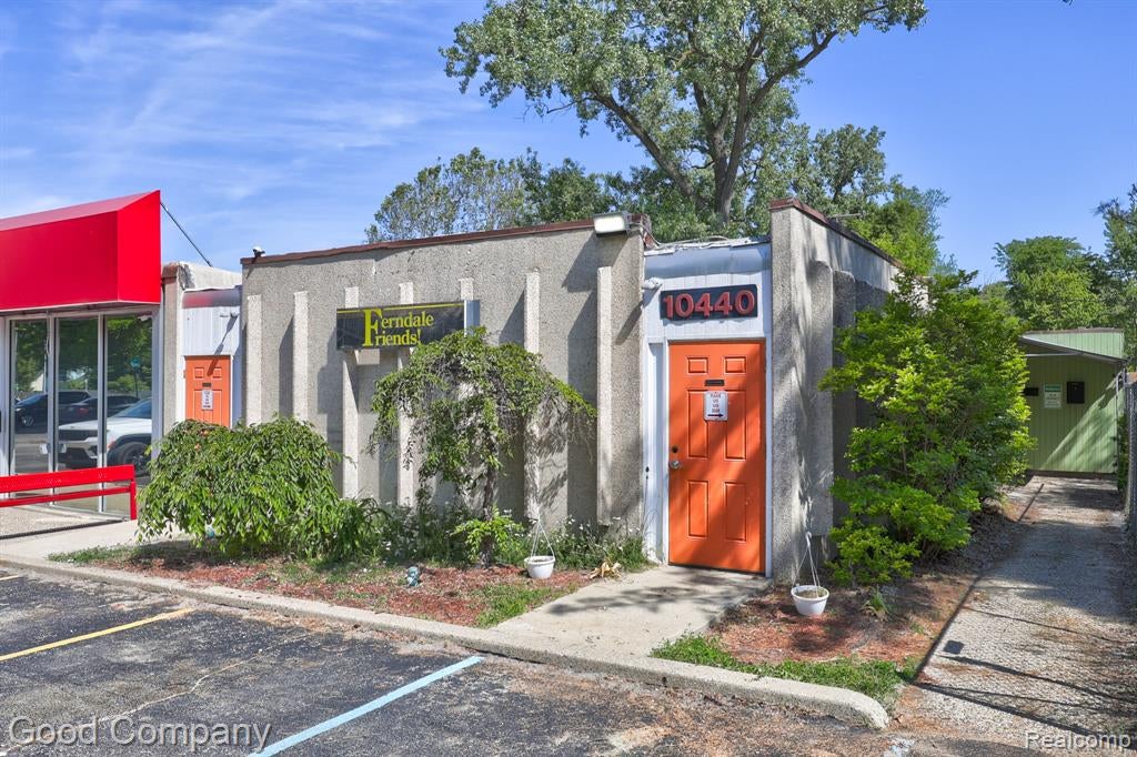 10440 W 9 Mile Road — photo