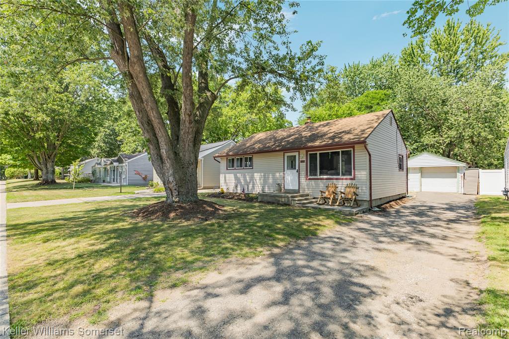 765 Robinwood Drive, Troy, MI 48083 — photo 2