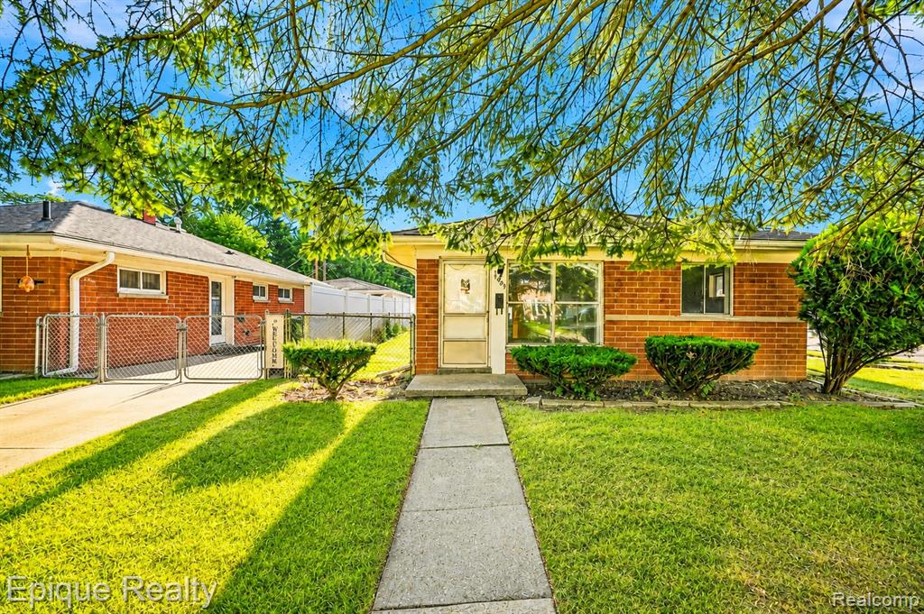 14589 Helen Street — photo