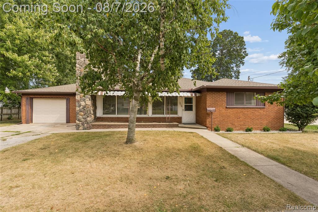 302 Airport Drive — photo