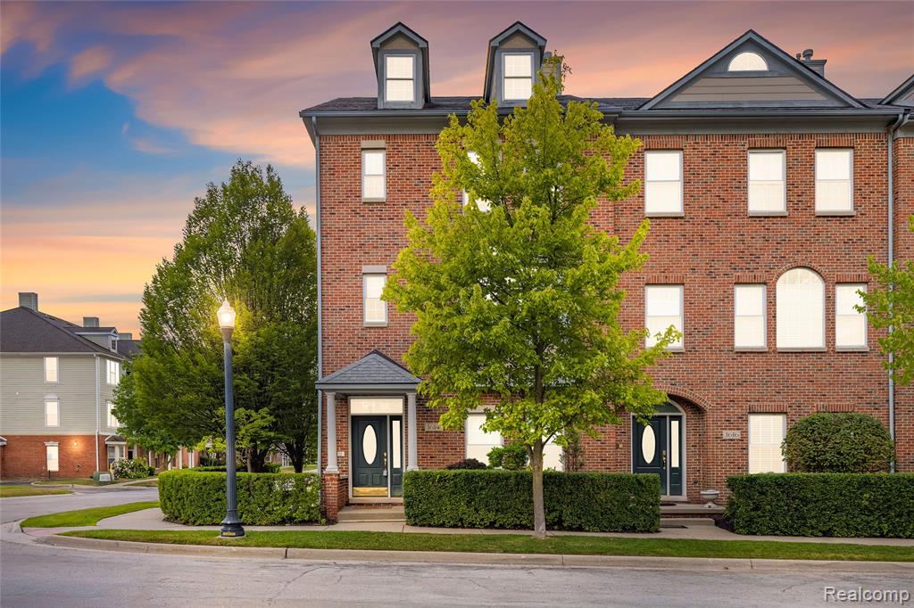 1614 Town Commons Drive — photo