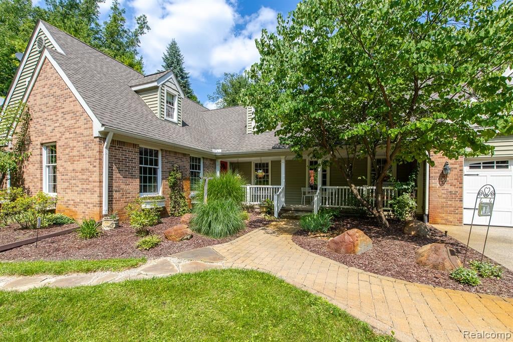 2411 Farmbrook Trail, Oxford, MI 48370 — photo 2
