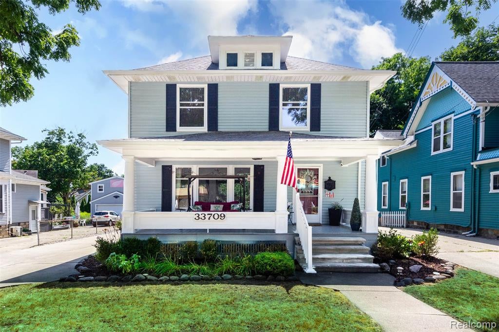 33709 Grand River Avenue — photo