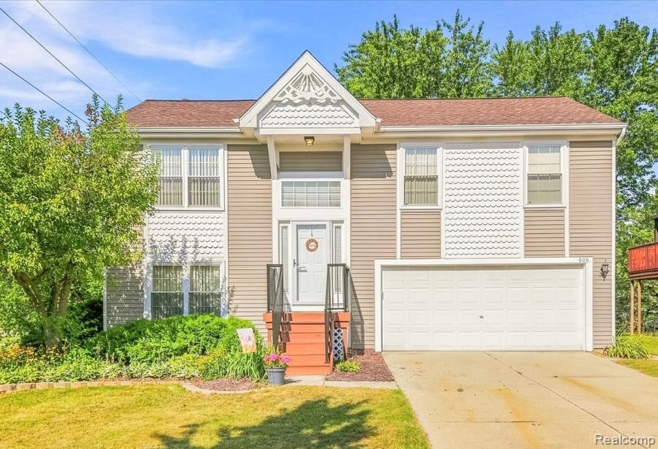 606 Thornhill Court — photo