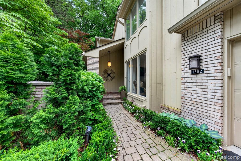 1262 Woodcrest Circle — photo