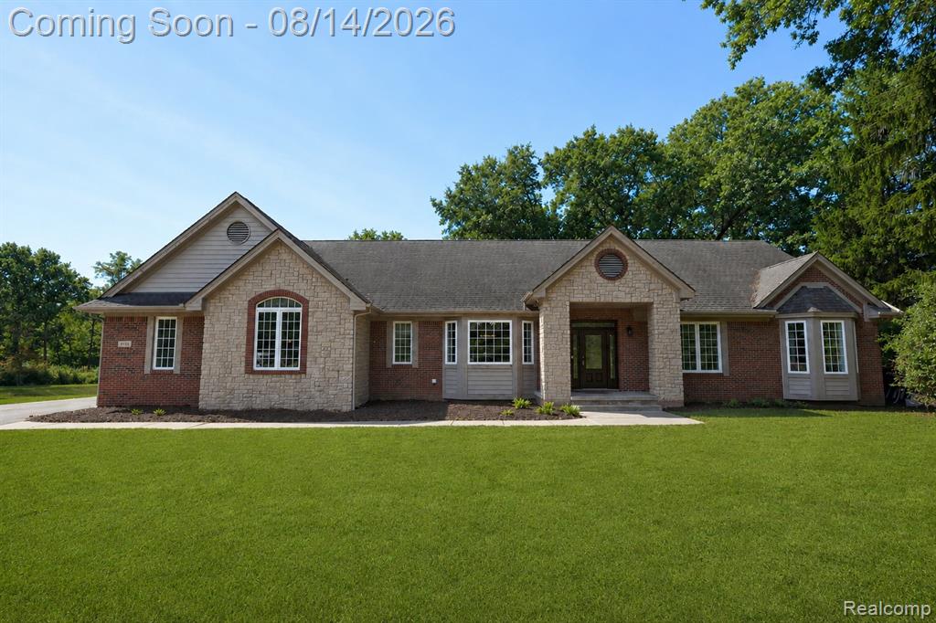 372 Hunters Ridge Drive — photo