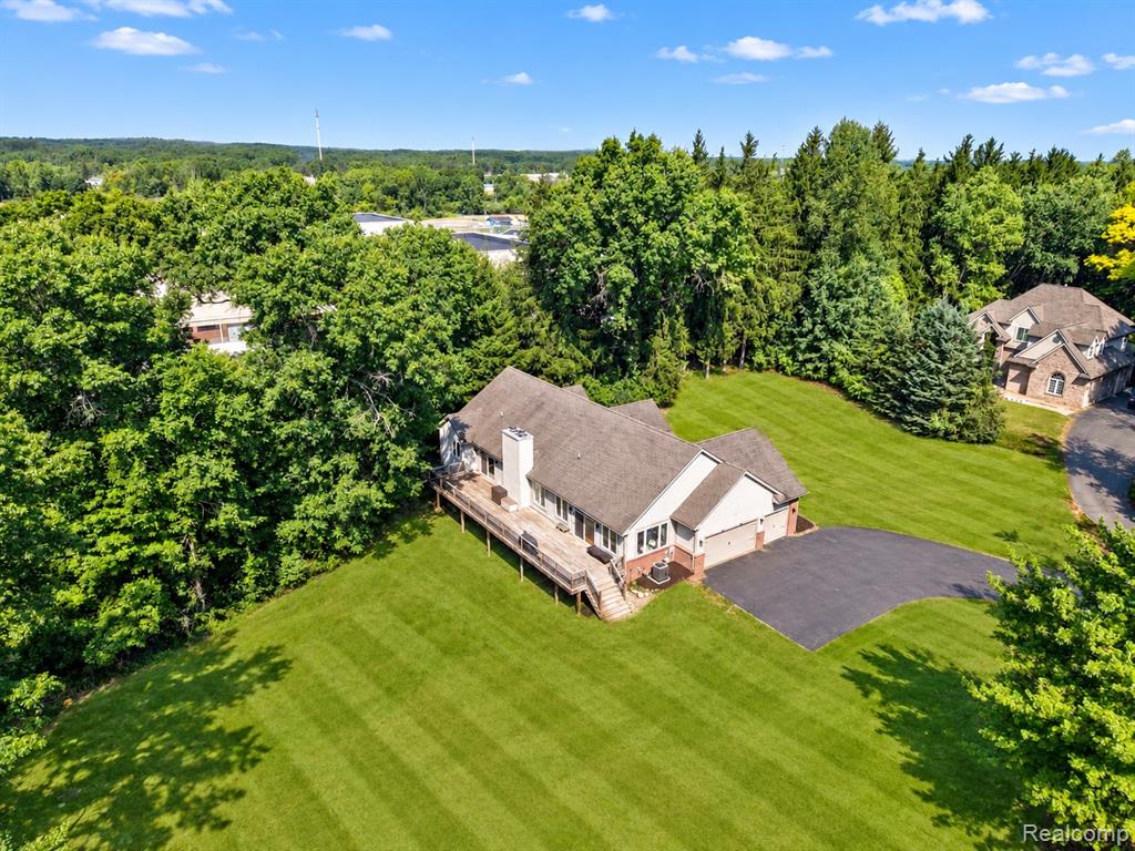 372 Hunters Ridge Drive, Ortonville, MI 48462 — photo 3