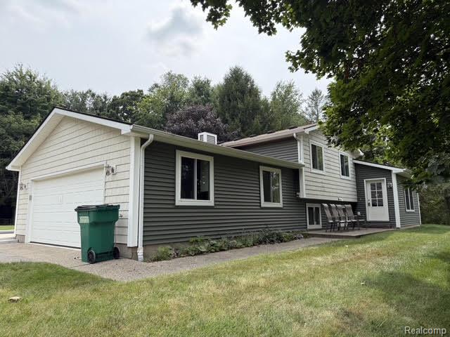 3595 Davison Lake Road — photo