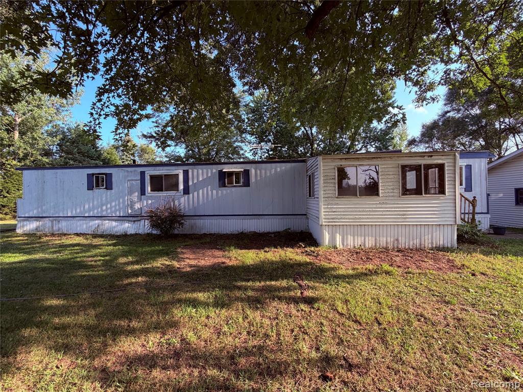 5656 Delong Road — photo