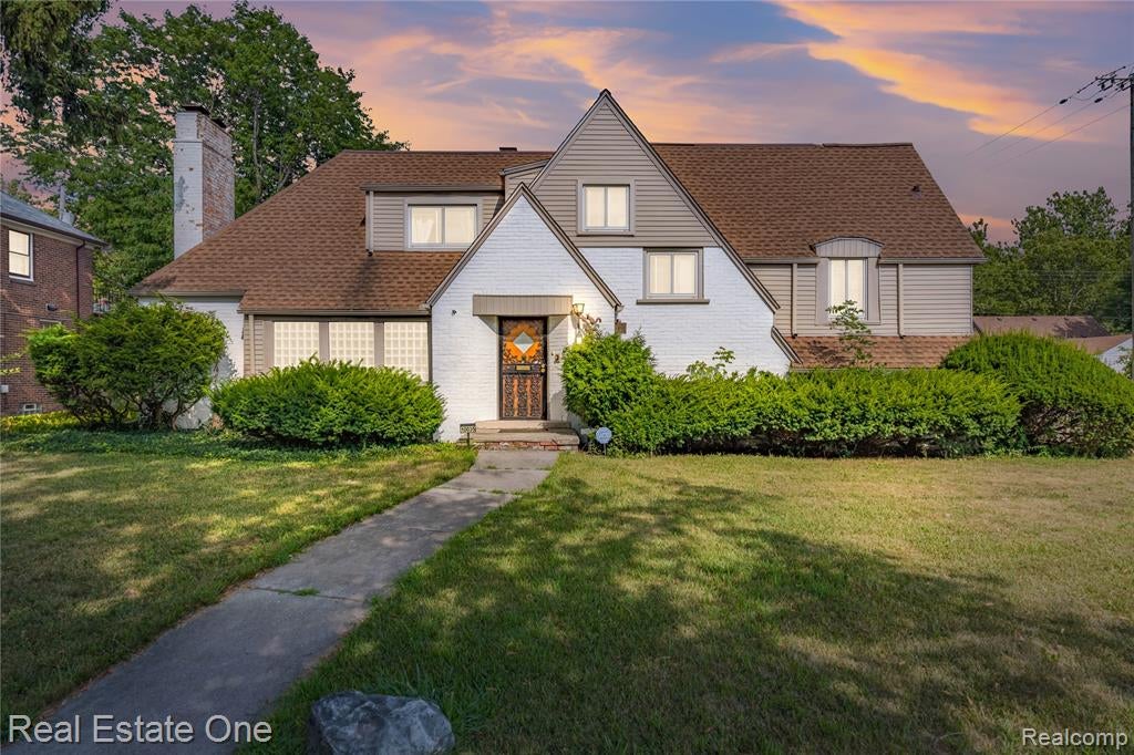 10035 W Outer Drive — photo