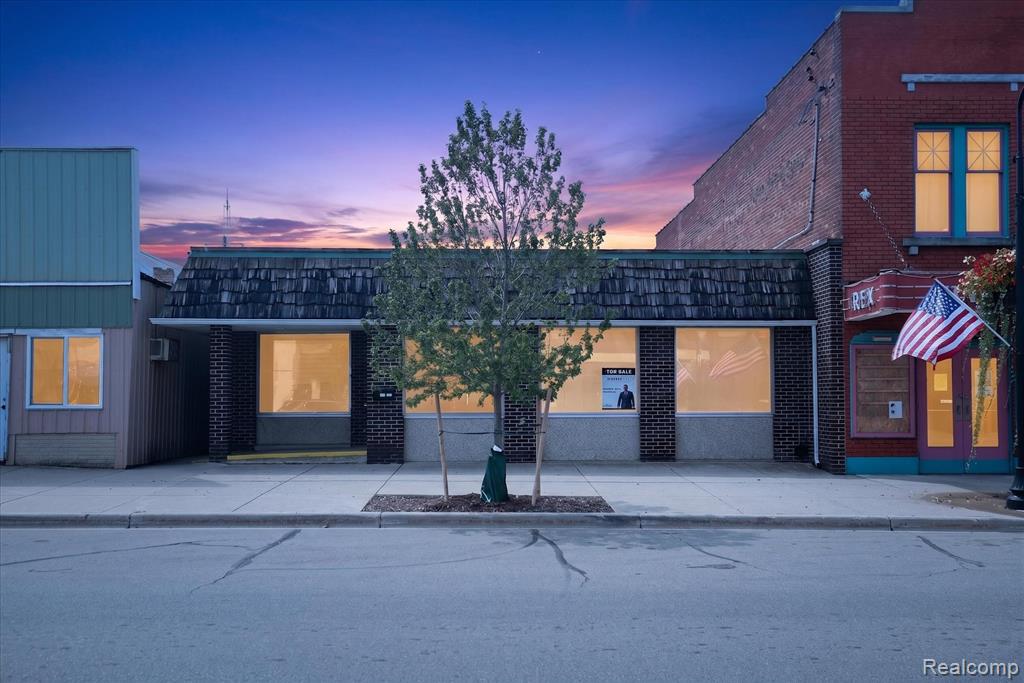 231 W Main Street — photo