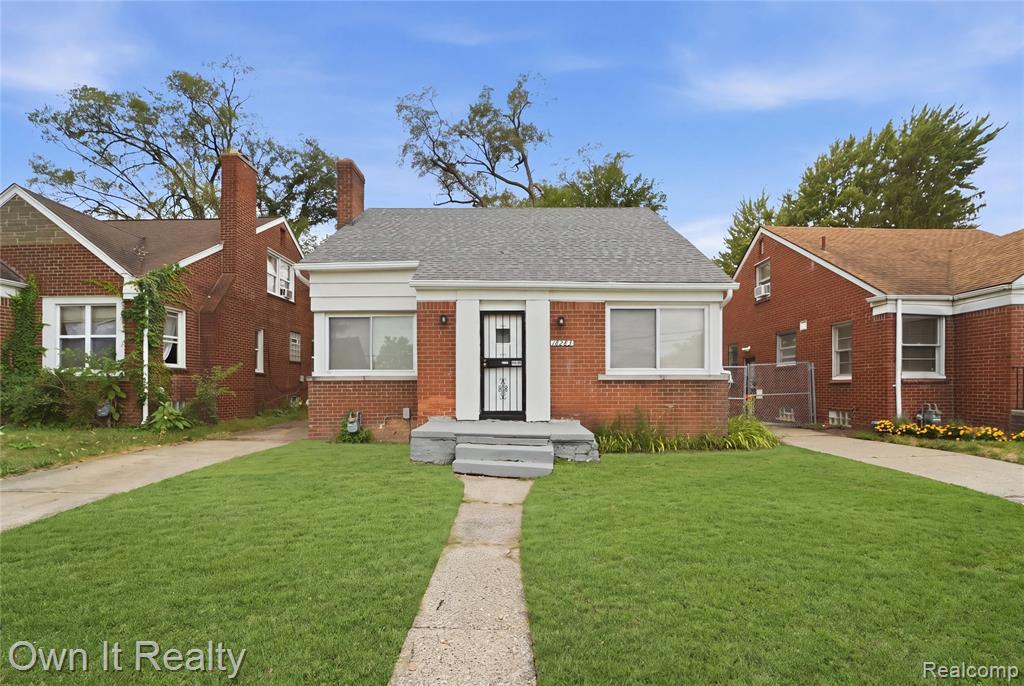 18283 Tracey Street — photo