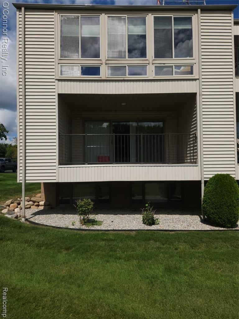 3995 River Road 16 — photo