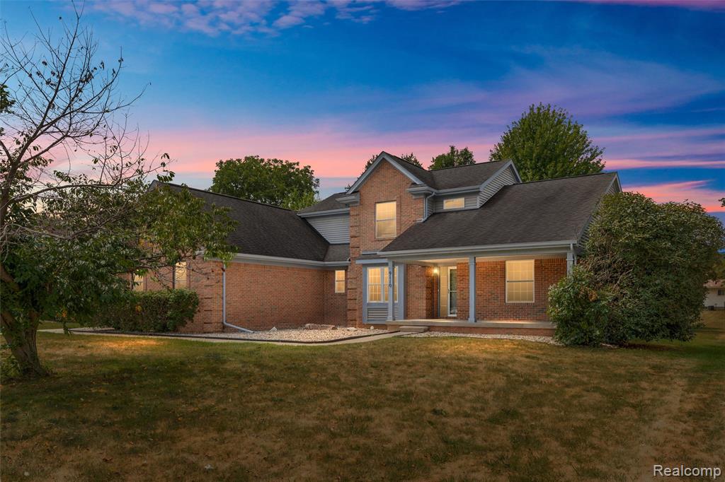 9110 Old Oak Drive — photo