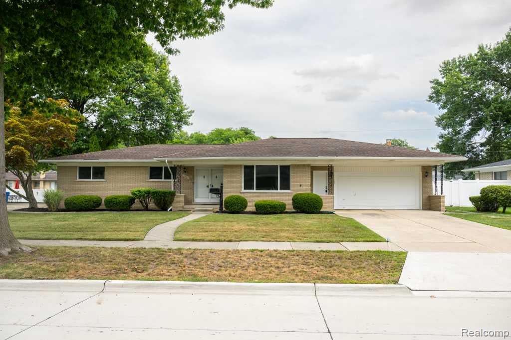 32400 Northampton Drive — photo