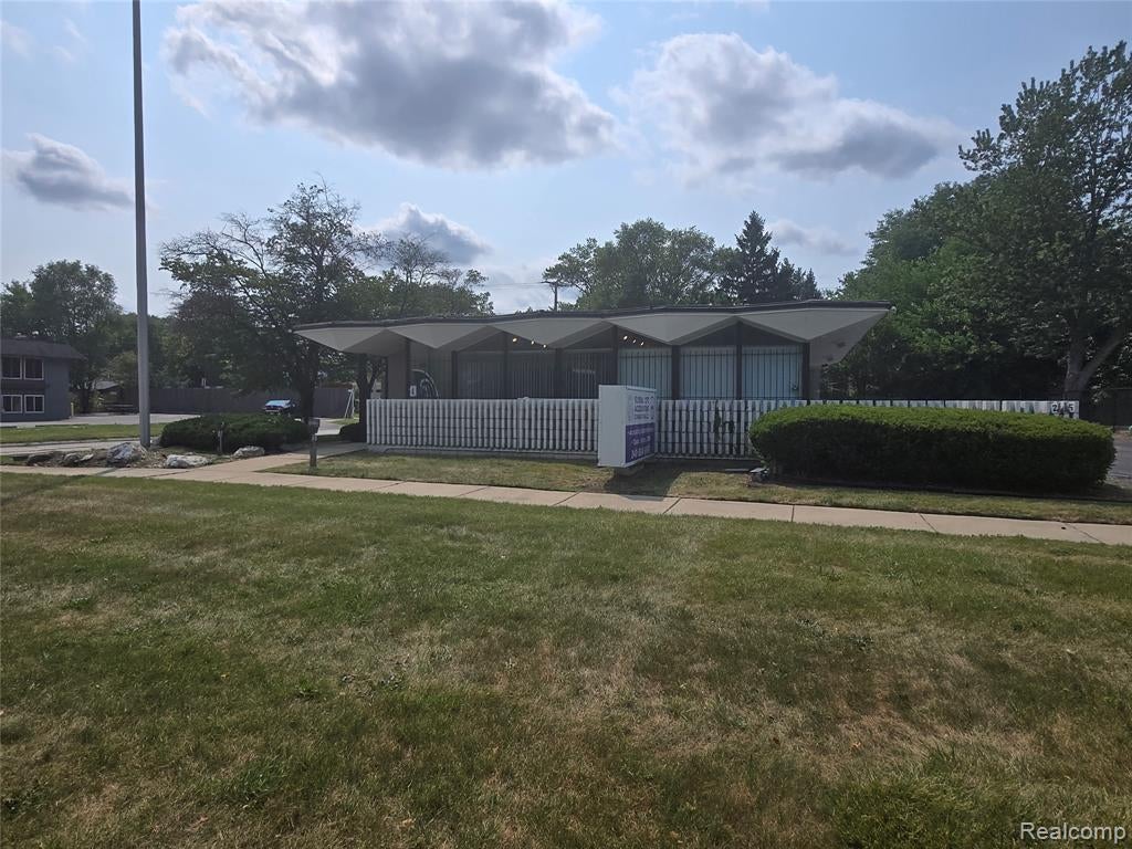 25415 Southfield Road — photo