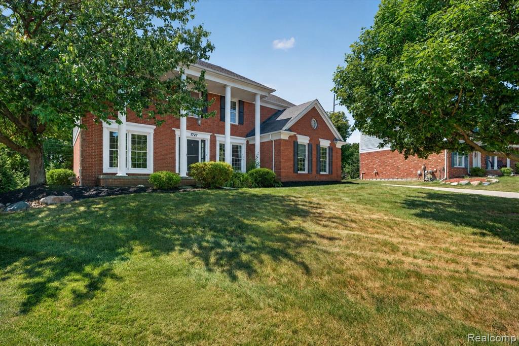 1727 Hillcrest Drive — photo