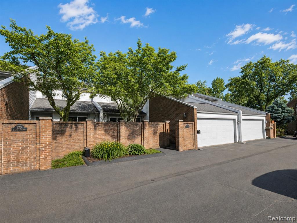 177 E Long Lake Road — photo