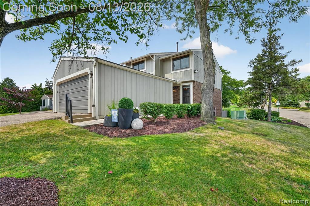 1060 Bristol Court — photo