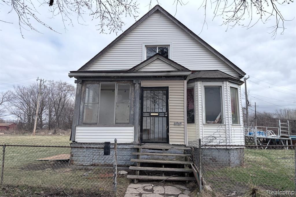 6264 Holcomb Street — photo