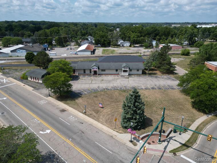 320 E Grand Blanc Road — photo