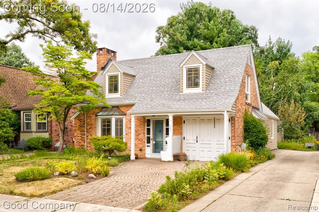 884 W Oakridge Street — photo