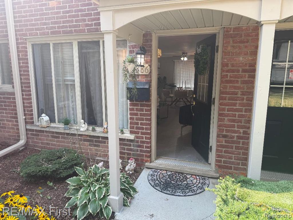 11386 Canal Road — photo