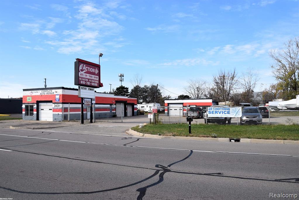 34091 Groesbeck Highway — photo