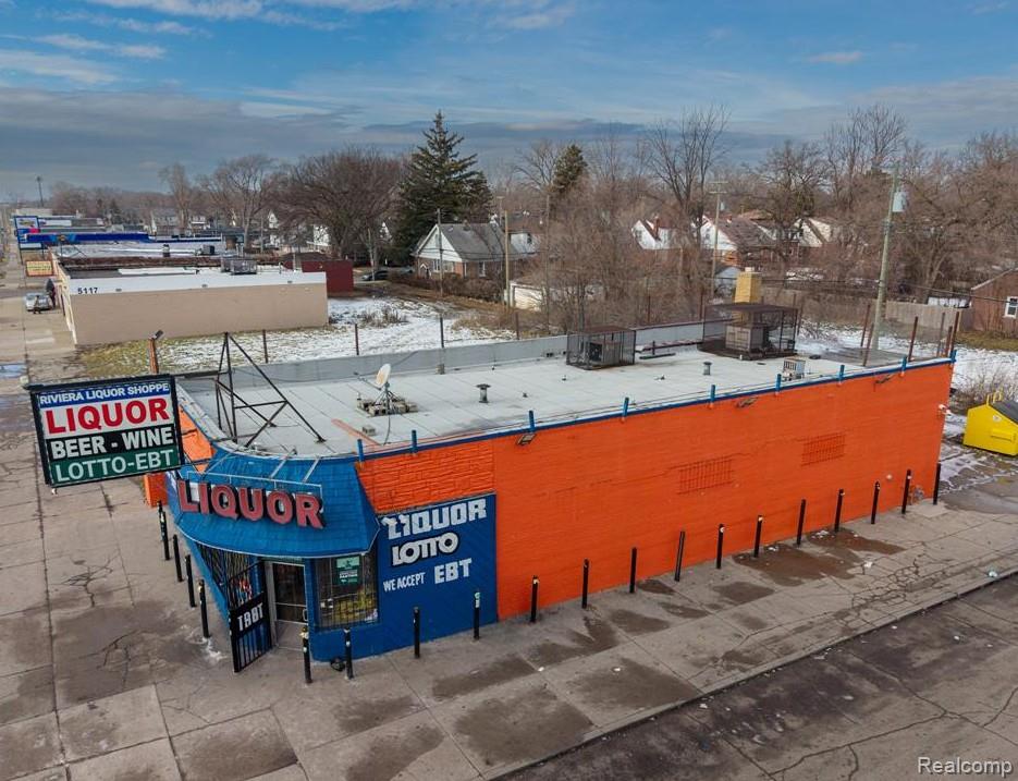 5153 E 7 Mile Road — photo