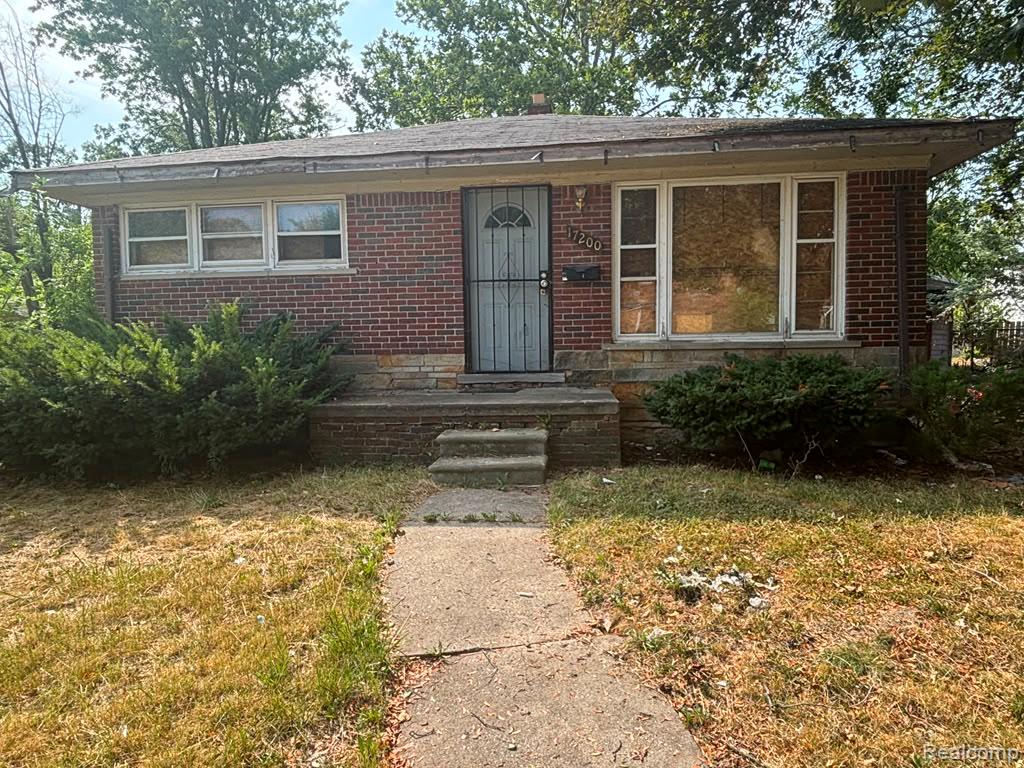 17200 Munich Street — photo