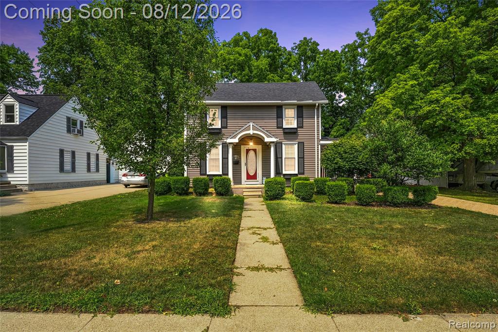 915 Main Street — photo