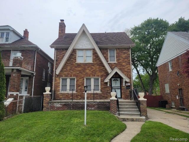 371 Piper Boulevard — photo