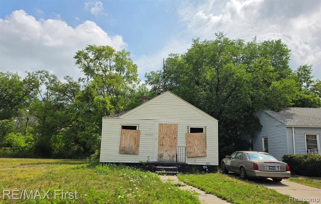 19384 Dresden Street — photo