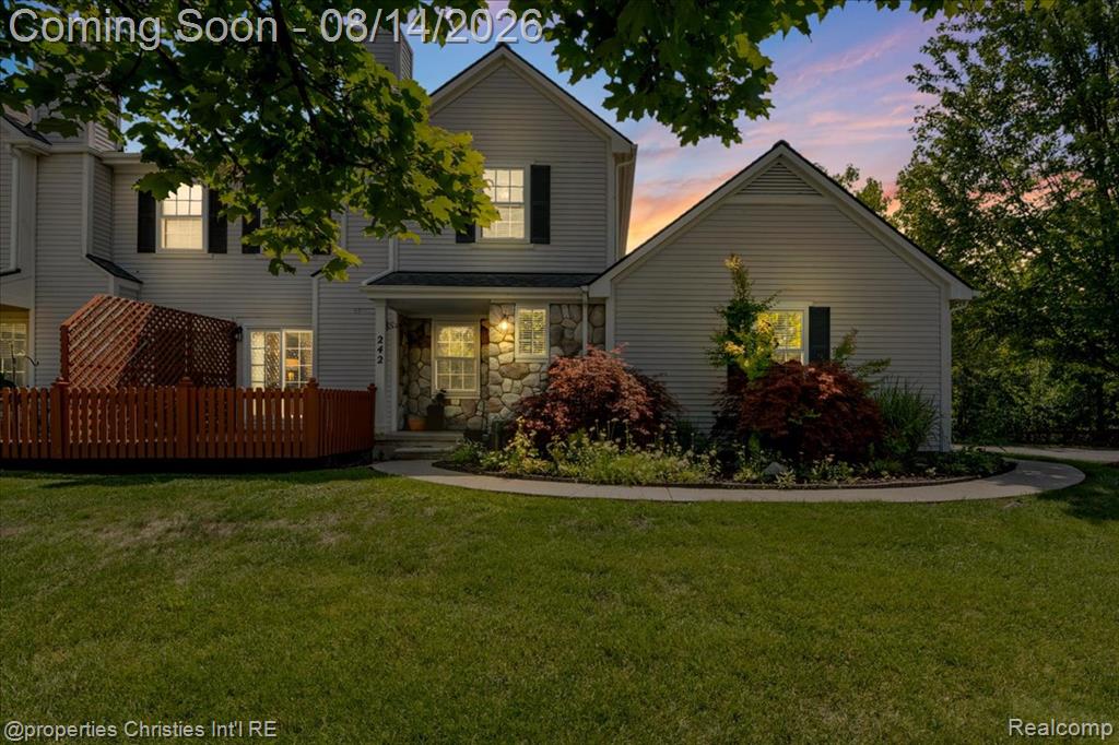 242 Barrington Circle — photo