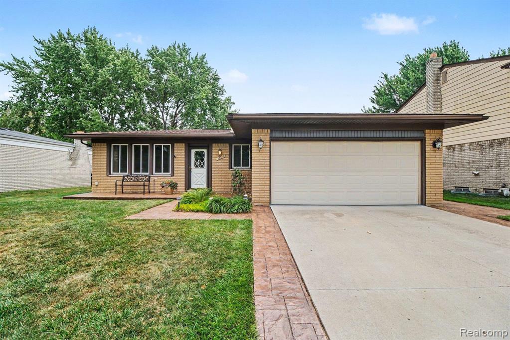 38218 Douglas Drive — photo