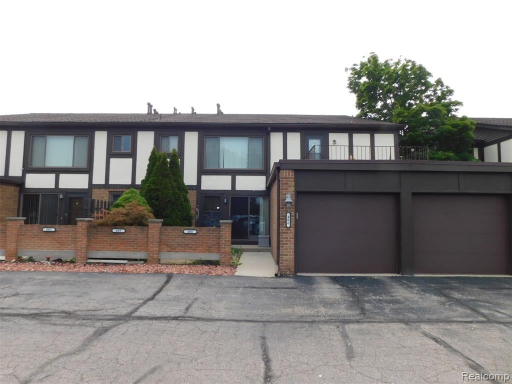 406 Country Club Drive 66 — photo