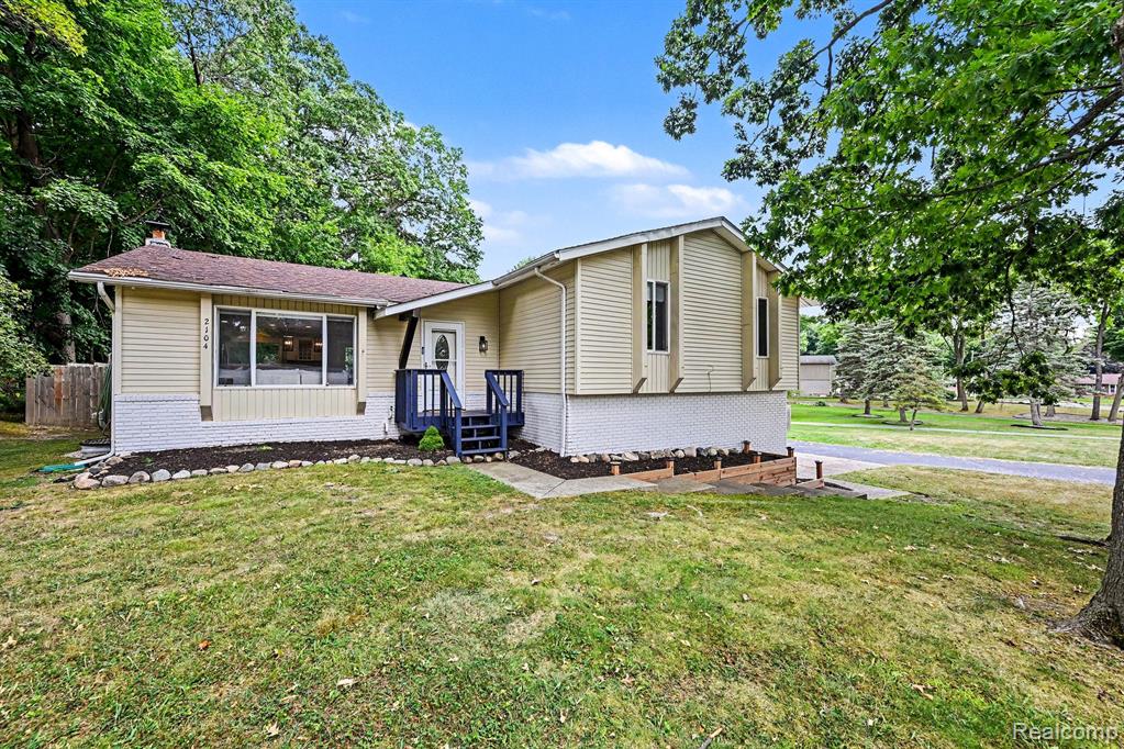 2104 Highfield Road — photo