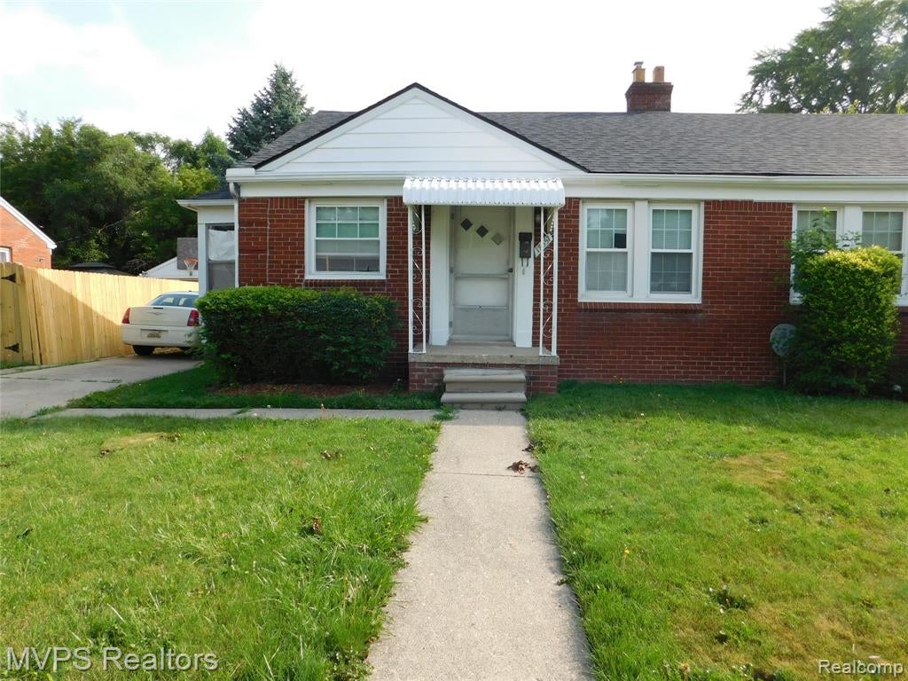 18557 Roscommon Street — photo
